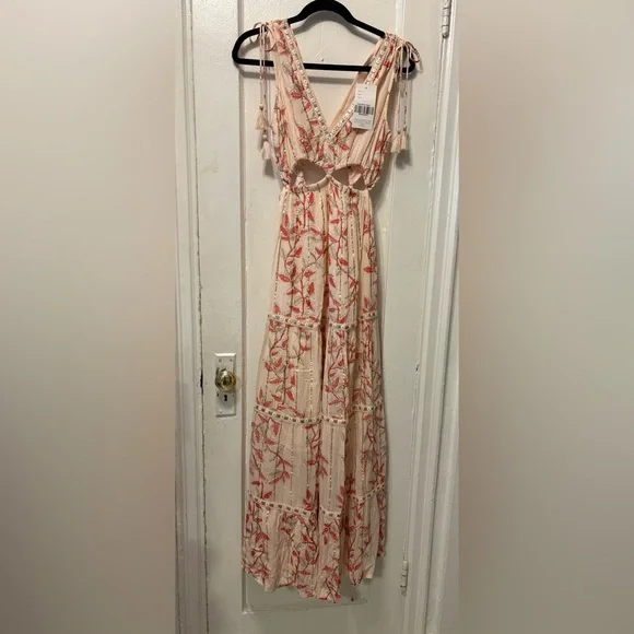 Chic Floral Cut-Out Maxi Dress - Picture 7 of 9